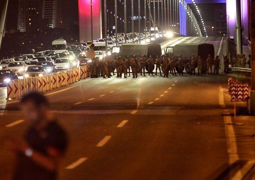 Военните в Турция: Превзехме властта, за да защитим демокрацията!