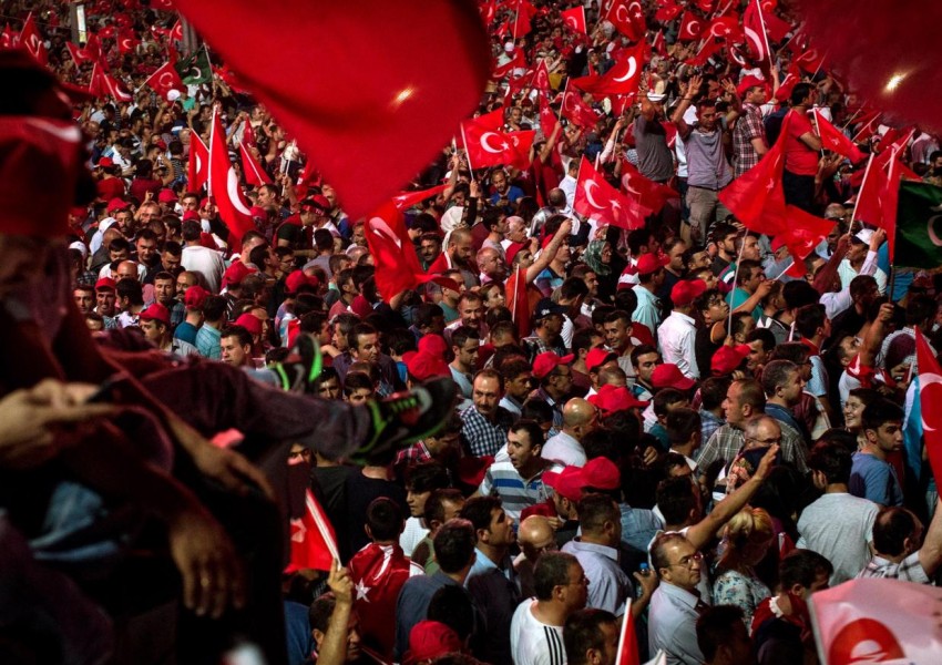 Чистката в Турция: 15,000 уволнени в сферата на образованието