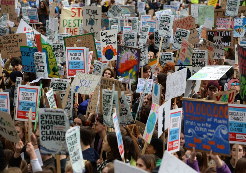 Ученици от цял Лондон се събраха на протест срещу климатичните промени