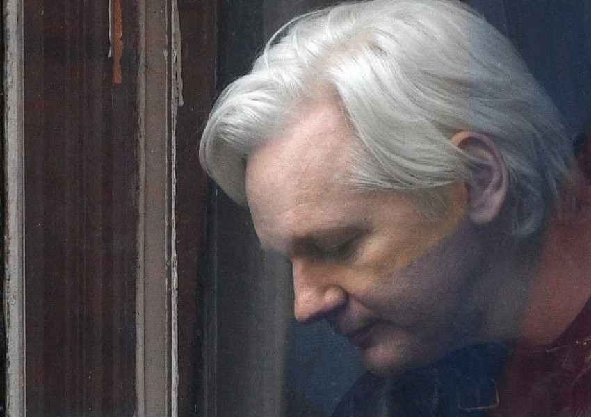 Британски съд реши да запази заповедта за арест на Асандж