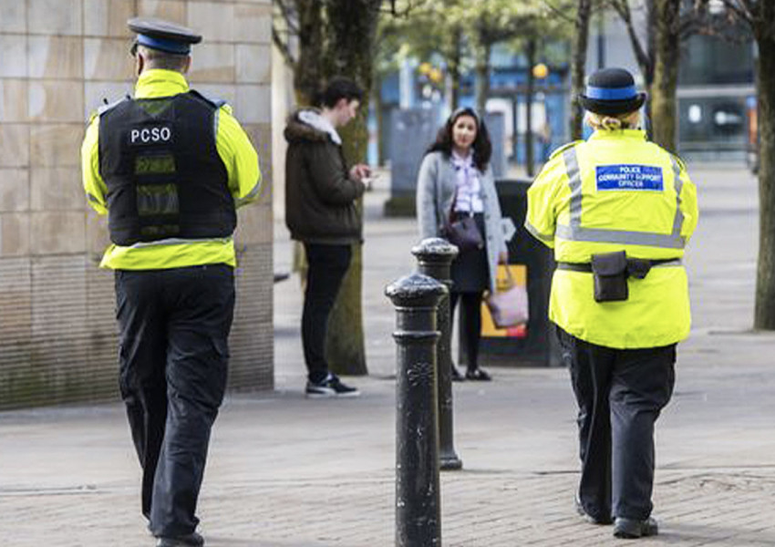 Британските власти глобиха четирима души за нарушаване на новите правила 