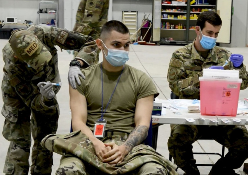 Официално: САЩ задължават всичките си военнослужещи да се ваксинират срещу коронавирус!