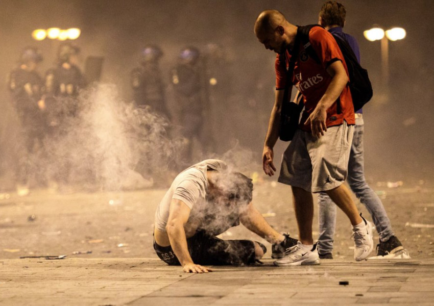 Гуляещи вандали потрошиха Париж след победата на Франция (СНИМКИ)