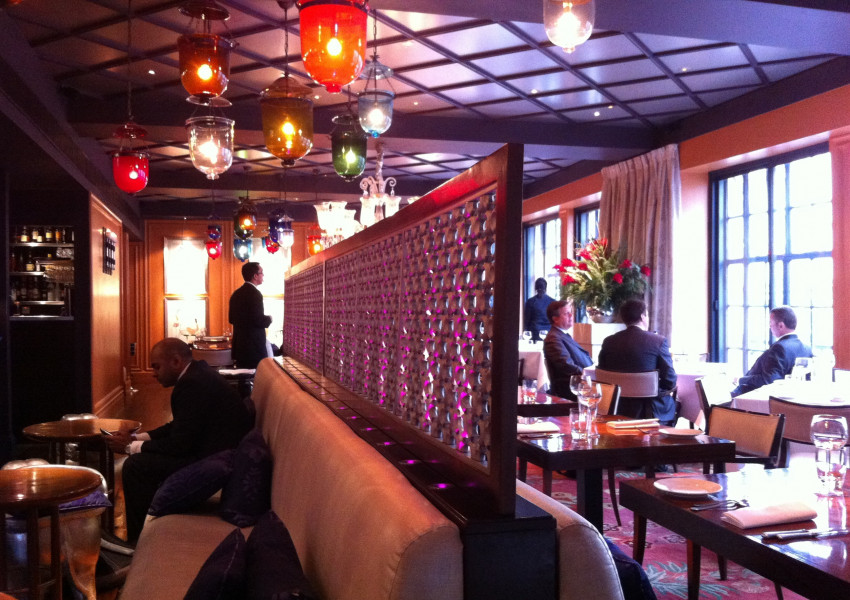 Петиция до краля: Затварят най-стария индийски ресторант в UK точно на 100-годишнината му Петиция до краля: Затварят най-стария индийски ресторант в UK точно на 100-годишнината му