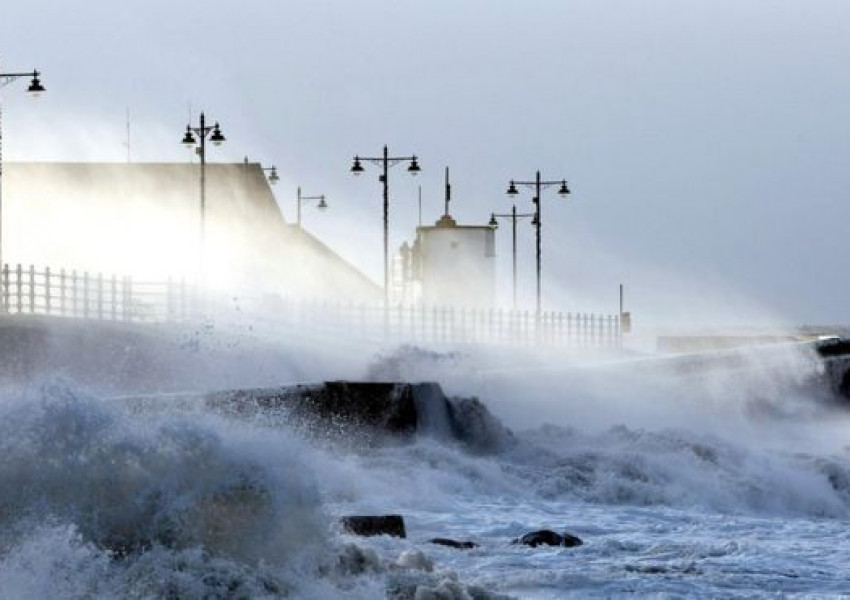 Мощни ветрове удрят Великборитания днес