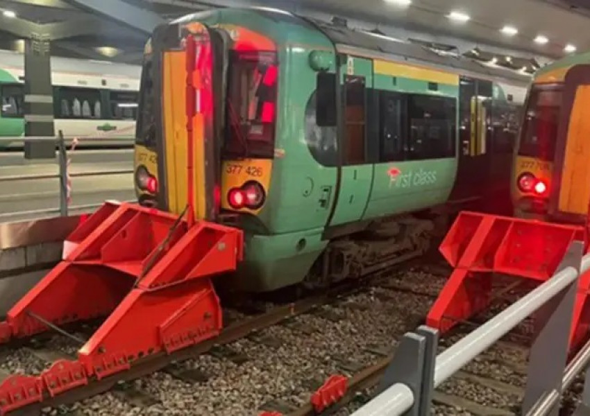 Инцидент на London Bridge: Влак не спря навреме и се блъсна в ограничителните буфери в края на линията!