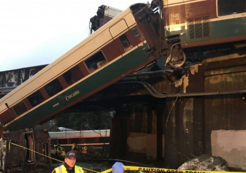 Tри са жертвите на ужасяващата катастофа в Америка