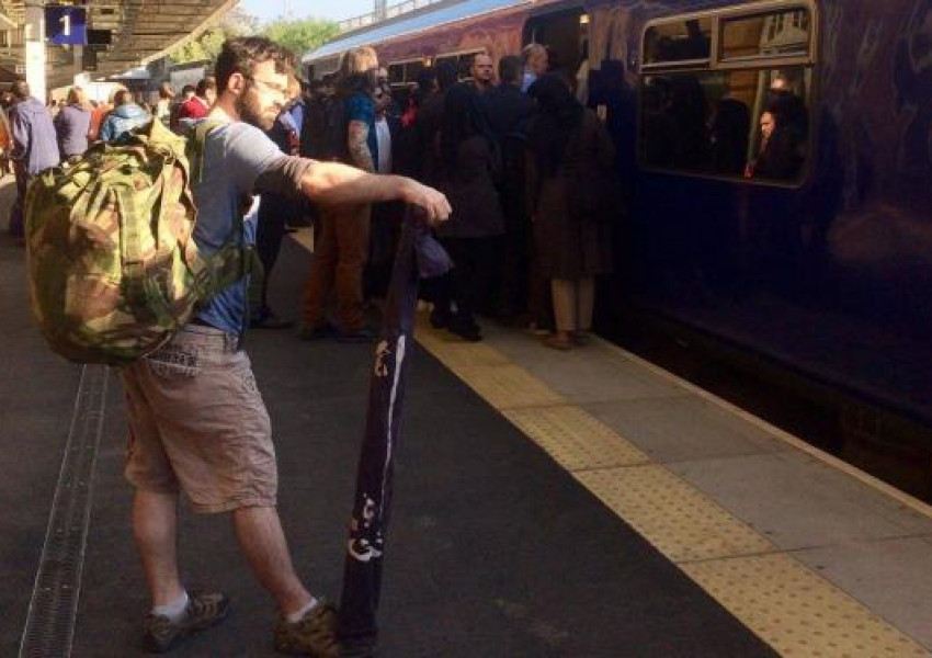 Транспортен ад в северна Англия, десетки влакове така и не потеглиха