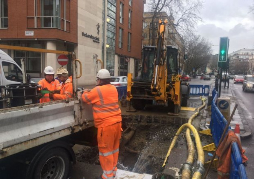 Стотици домове във Великобритания без вода заради авария