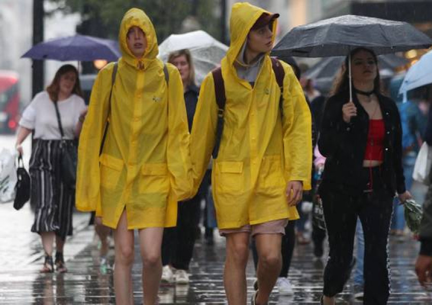 Вадете чадърите! Страшни бури и тази вечер!