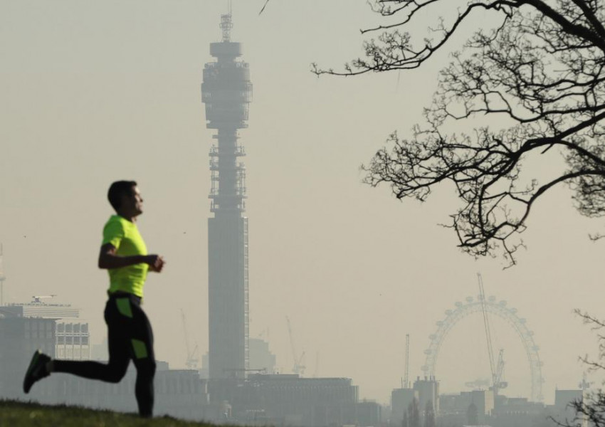 Въздухът в 44 британски града е твърде опасен!
