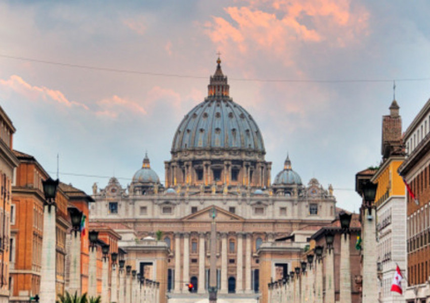 Ватикана разследва възможни злоупотреби с дарения, вложени в луксозна сграда в Лондон