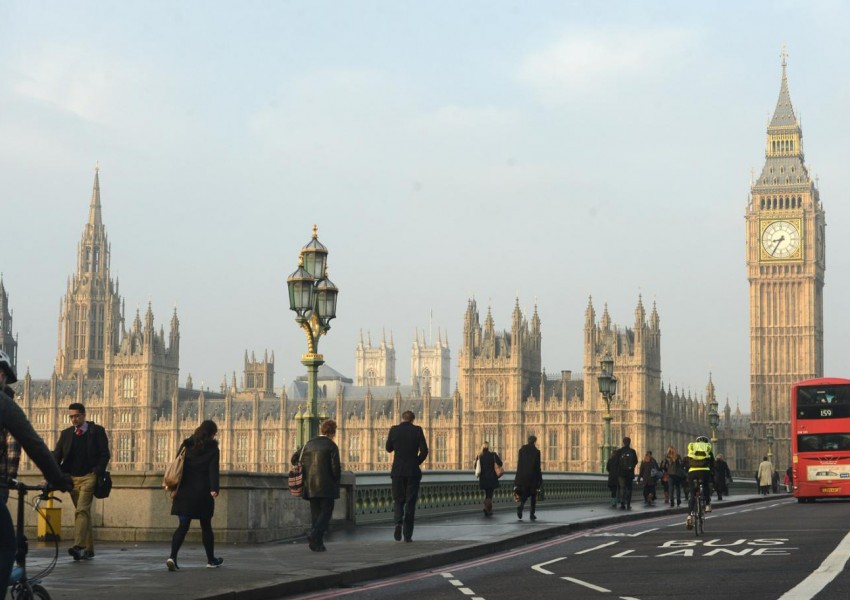 Евакуираха сградата на Парламента в Лондон