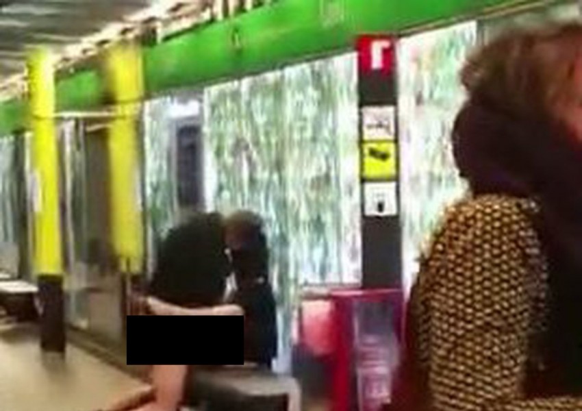 Двойка прави секс насред метростанция (ВИДЕО 18 +)