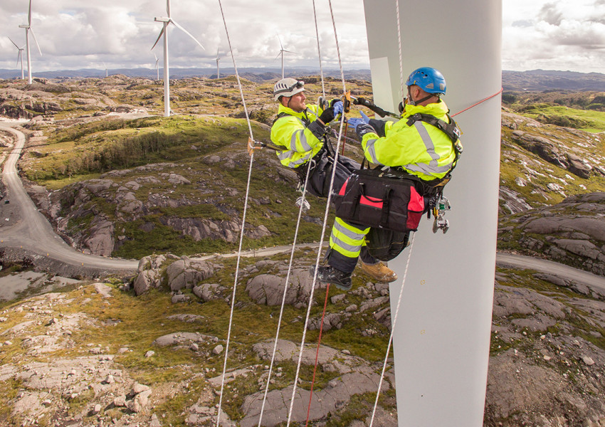 През последното денонощие в Европа делът на електроенергията, произведена от вятърни централи, е 24,3 процента