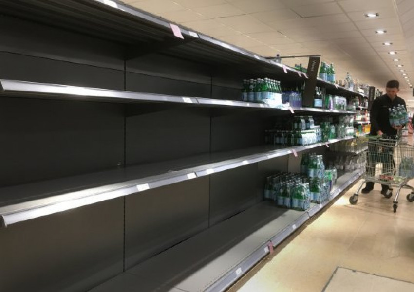 Лондончани изкупиха водата от магазините (СНИМКИ)