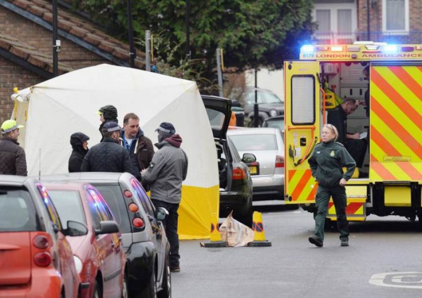 Мъж бе застрелян от полицаи в Лондон, опитвал се да освободи арестувани бандити (ВИДЕО)