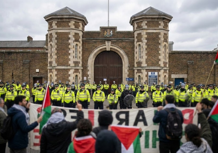 Ескалация на протест в Лондон: 86 арестувани след щурм на затвора Wormwood Scrubs