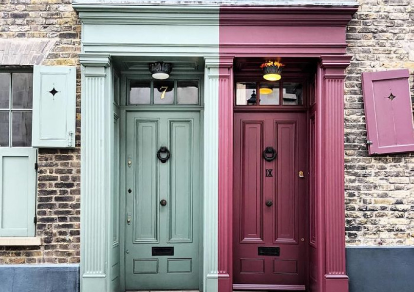 Фотограф улови...удивителните врати на Лондон (СНИМКИ)