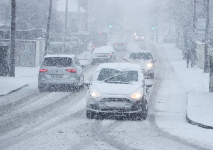 Бурята "Фрея" докара сняг и транспортен хаос