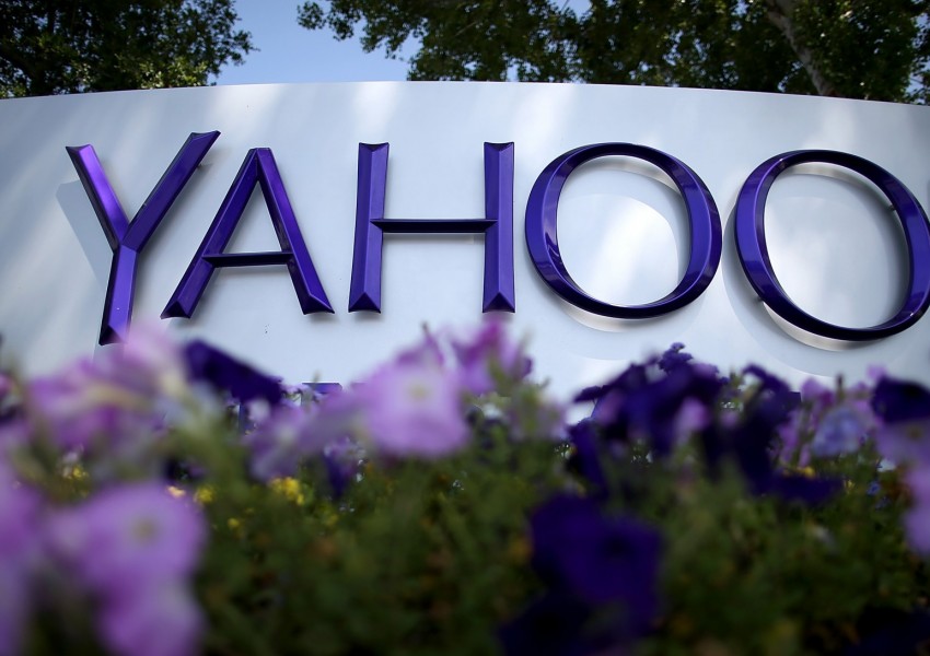Търсачката Yahoo! официално се продава
