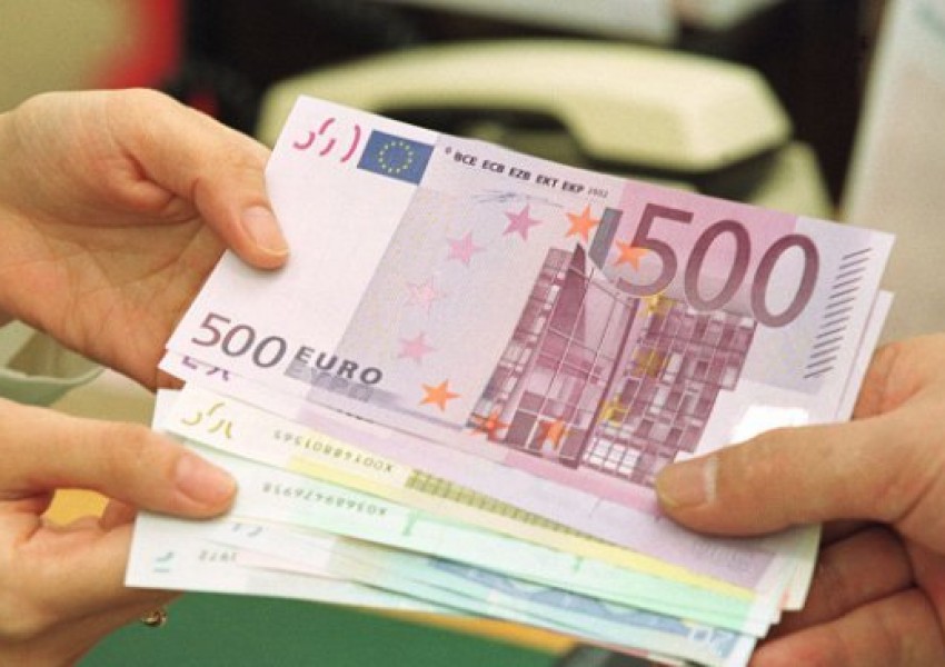 Задържаха служителка на НАП, взела подкуп от 1000 евро