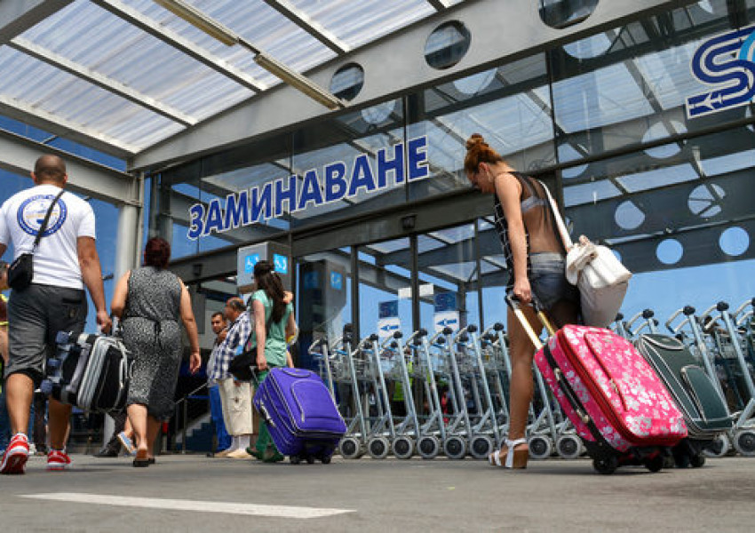 Социологическо проучване: Намалява желанието на младите хора да емигрират!