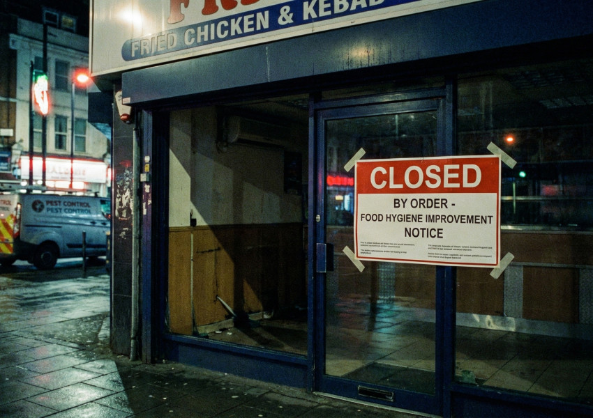 Лондон: Популярно заведение отнесе £12 000 глоба заради нашествие на хлебарки