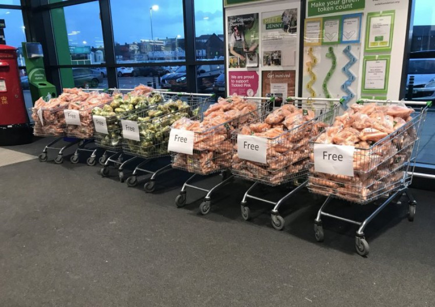 Асда раздаде безплатни зеленчуци