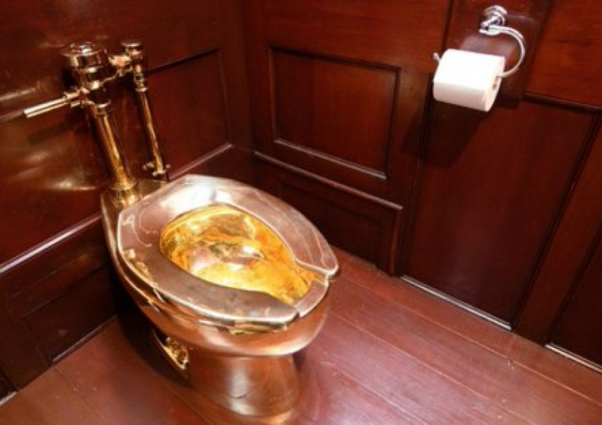 Откраднаха златна тоалетна от Бъкингамския дворец