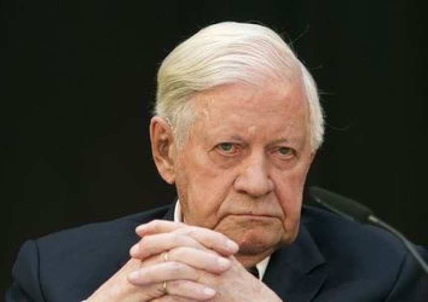 Почина бившият канцлер на Германия Хелмут Шмит