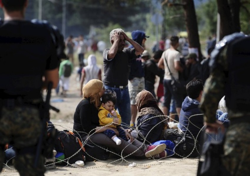 Human Rights Watch: Полицаите на българската граница бият и тормозят бежанци