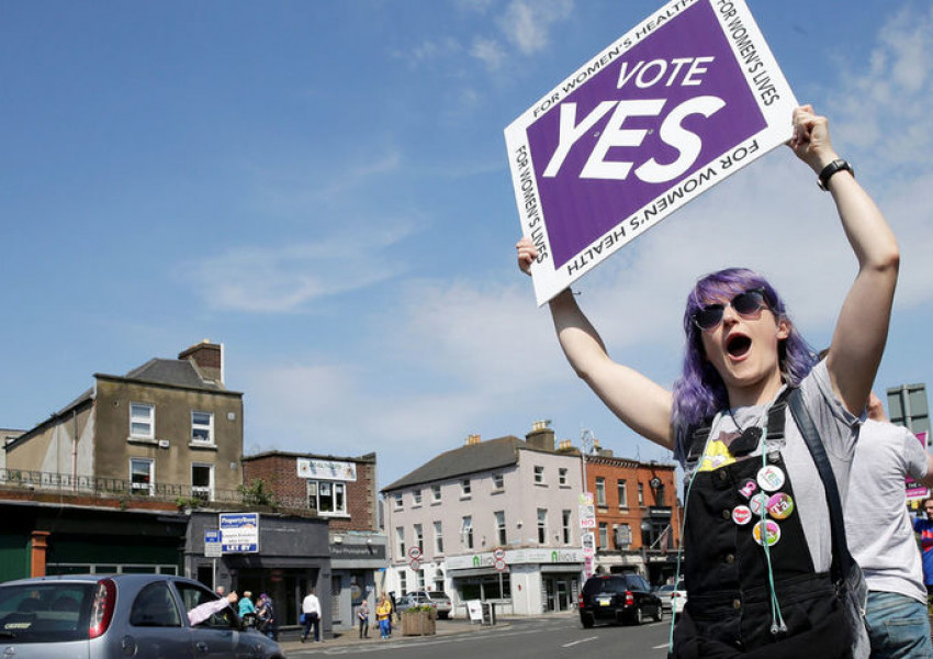 С огромно мнозинство ирландците одобриха абортите